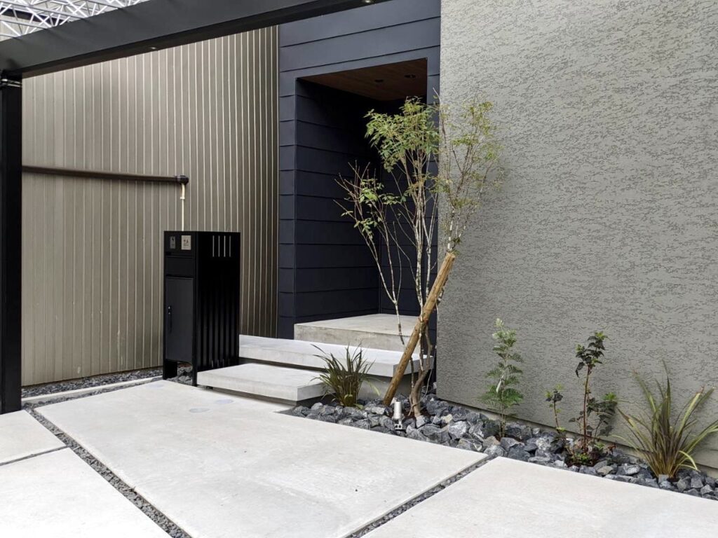 Mシェードを使った大人テイストの外構