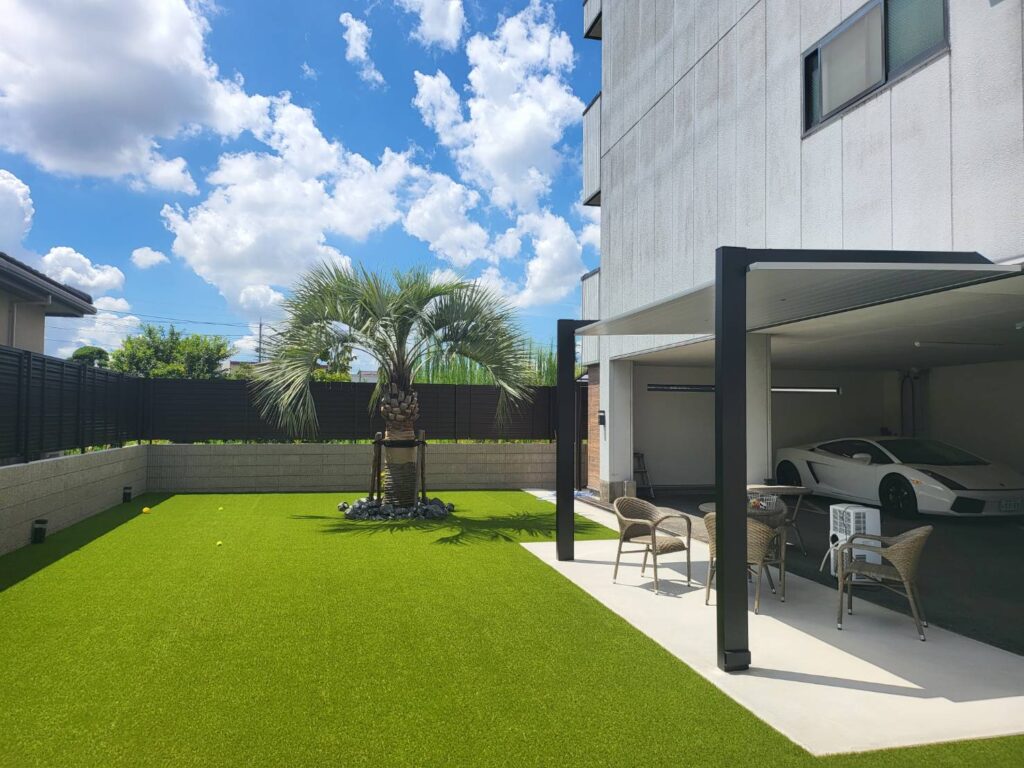 テラスSC、ココスヤシがシンボルツリーの存在感のあるリゾートガーデン